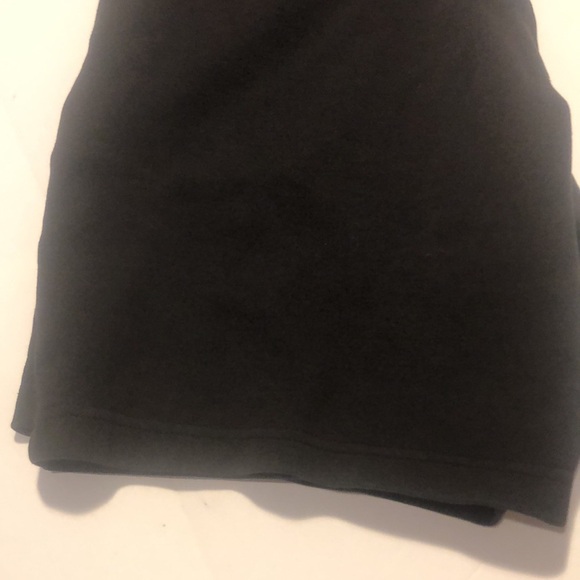 Woman’s tech jersey Calvin Klein stretch shorts - Picture 6 of 9